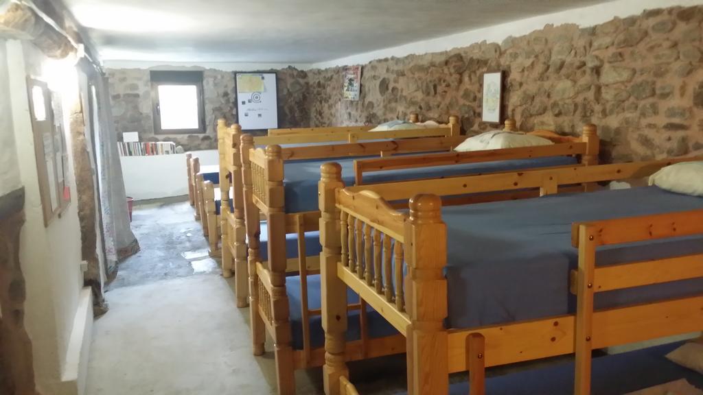 Хостел Refugio Peregrinos Acacio & Orietta Viloria de Rioja Номер фото