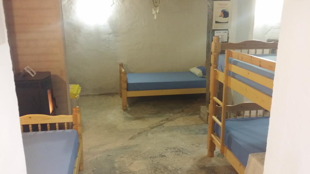 Хостел Refugio Peregrinos Acacio & Orietta Viloria de Rioja Номер фото