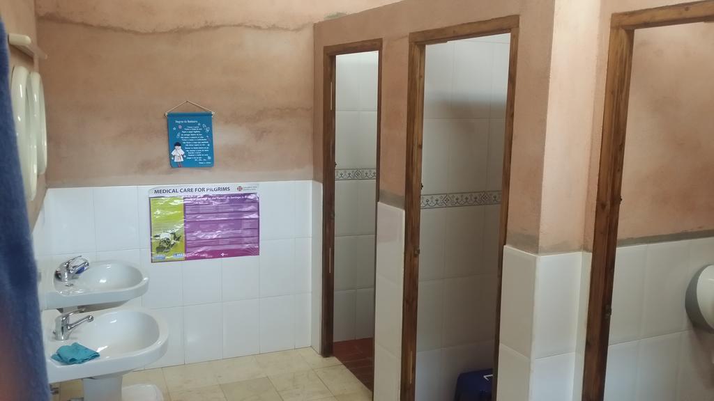 Хостел Refugio Peregrinos Acacio & Orietta Viloria de Rioja Номер фото