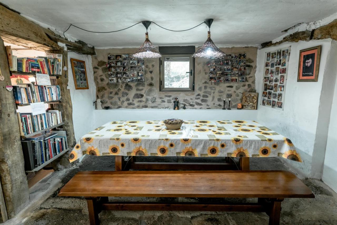 Хостел Refugio Peregrinos Acacio & Orietta Viloria de Rioja Экстерьер фото